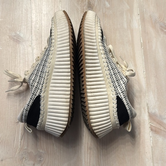 Dolce Vita Sneakers - Picture 9 of 9